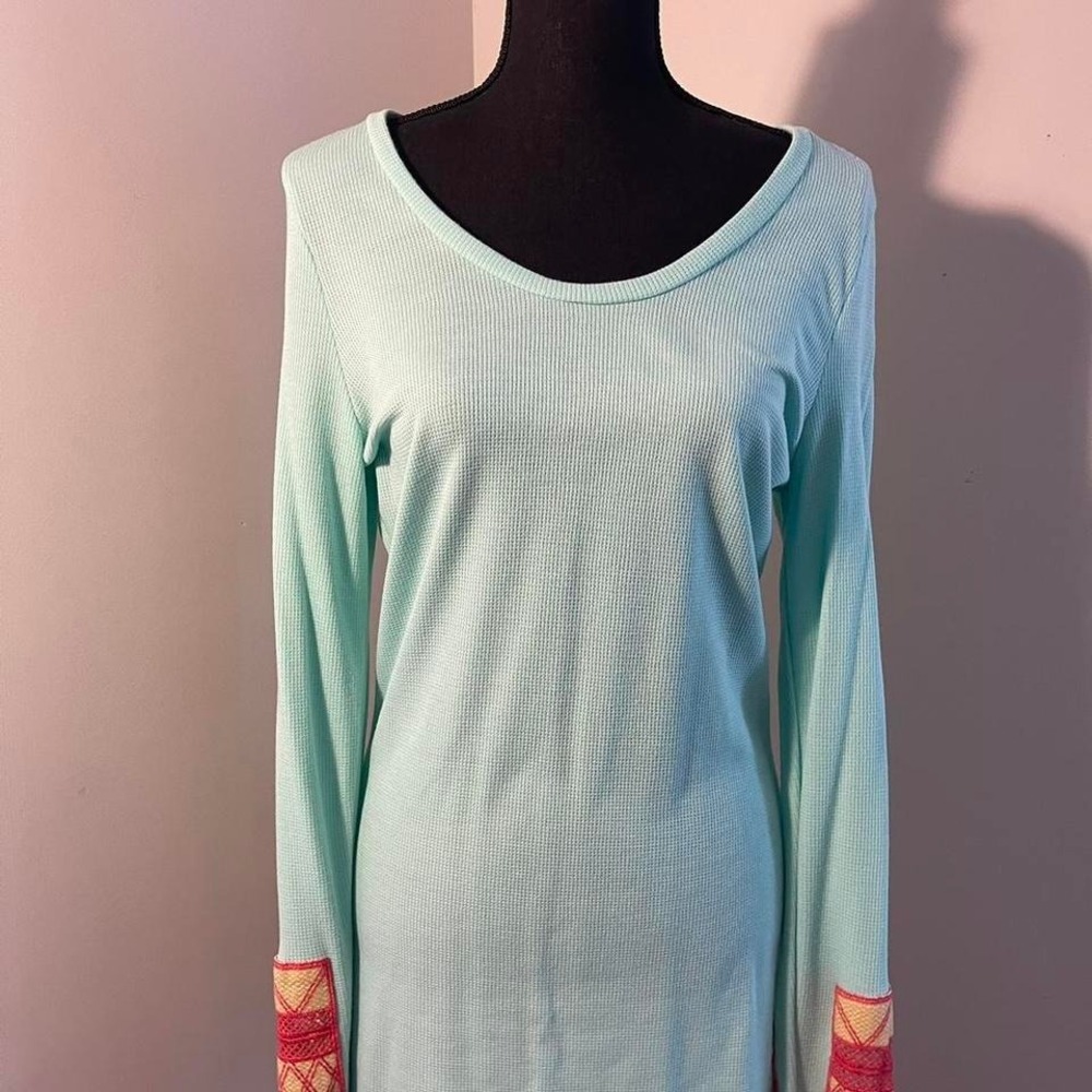 BKE XL Mint with multi-colored embroidered cuffs, long sleeves, lightweight